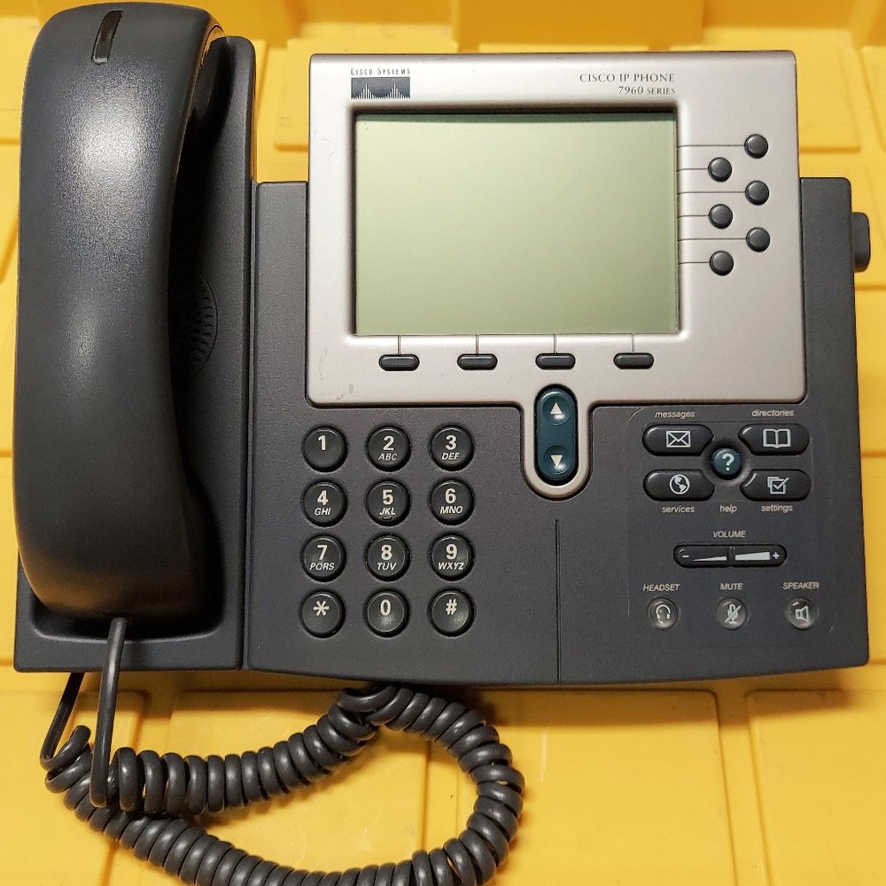 Cisco IP Phone 7960 Desk Telephone with Handset, adjustable base